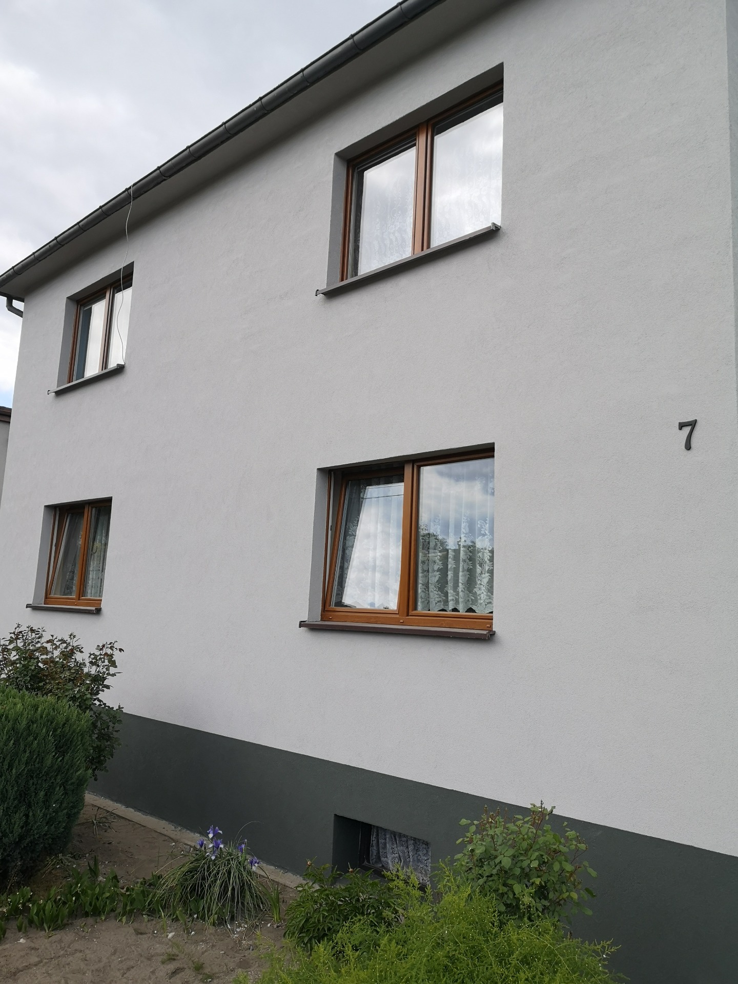 Zabezpieczenie elewacji siatką zbrojeniową i tynk silikonowy ARSANIT