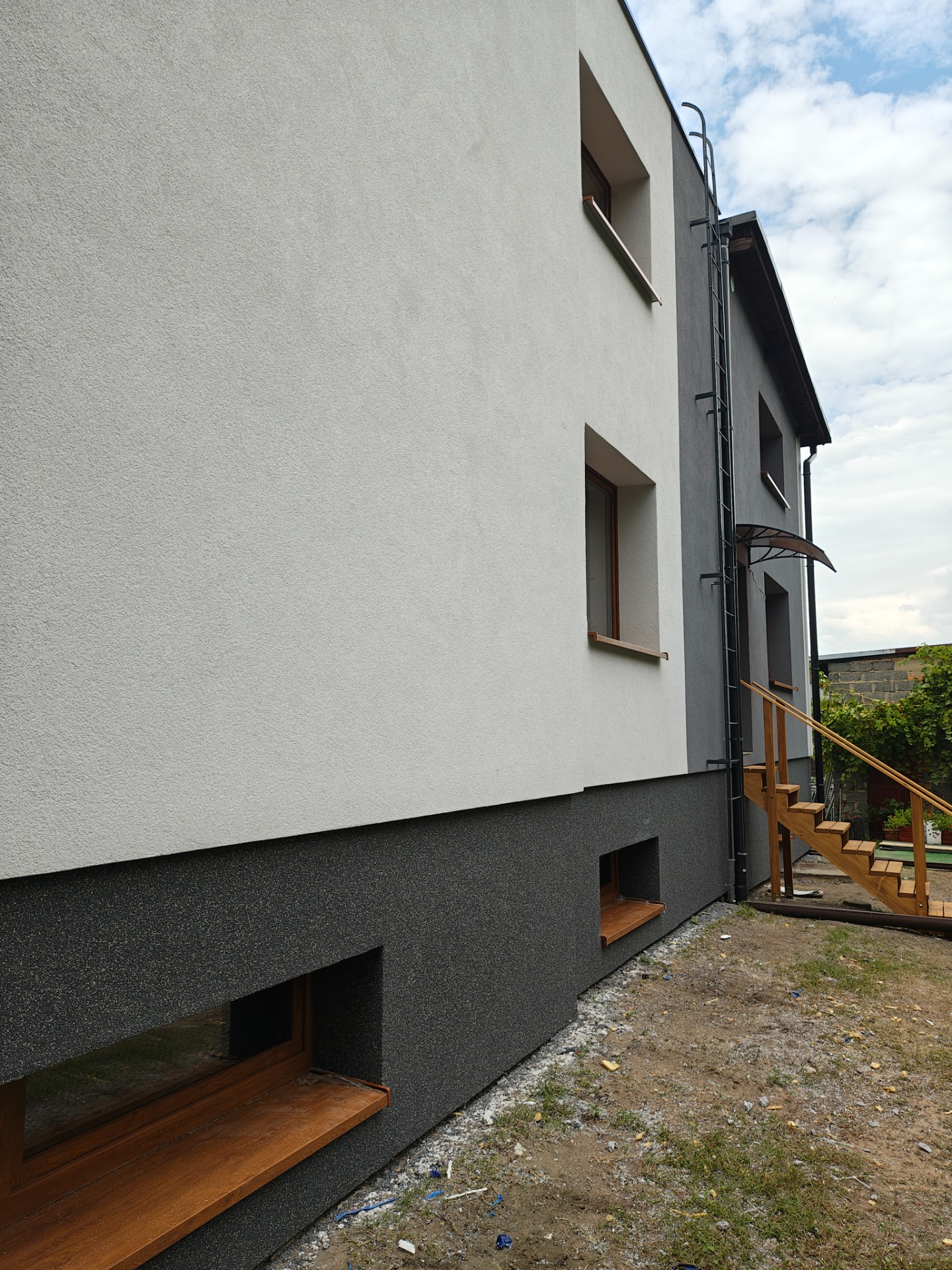 Budynek jednorodzinny - system ociepleń ARSANIT 031 i tynk silikonowy ATLAS + mozaika Lico Mix