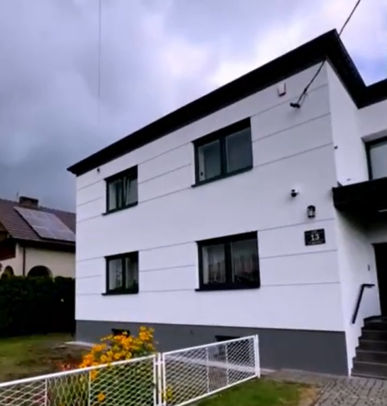 Budynek jednorodzinny - system ociepleń ARSANIT i tynk silikonowy + mozaika Lico Mix, bonia 3cm